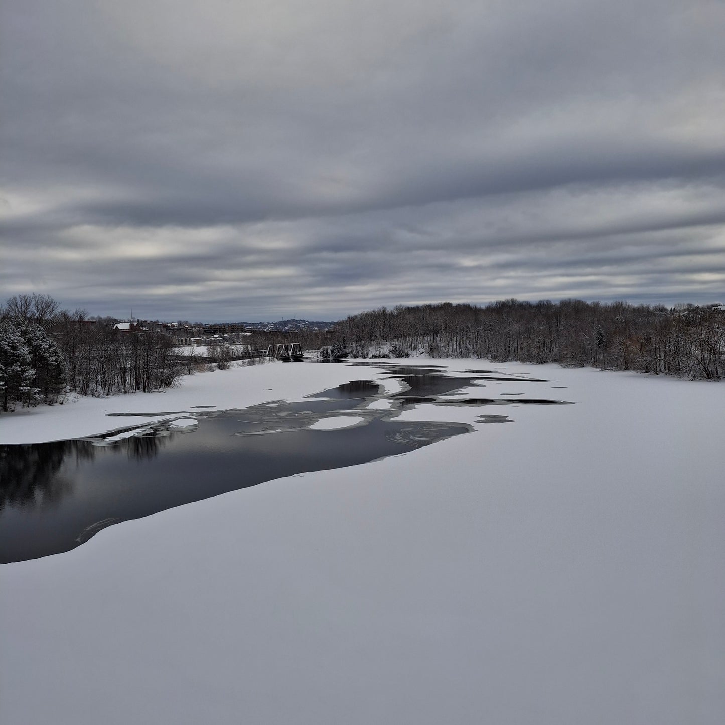 2025-03-10 9:04 This is the beginning of the end of the ice on the Magog River (SURE view)